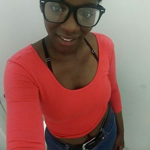 Meet your Posher, Akeela